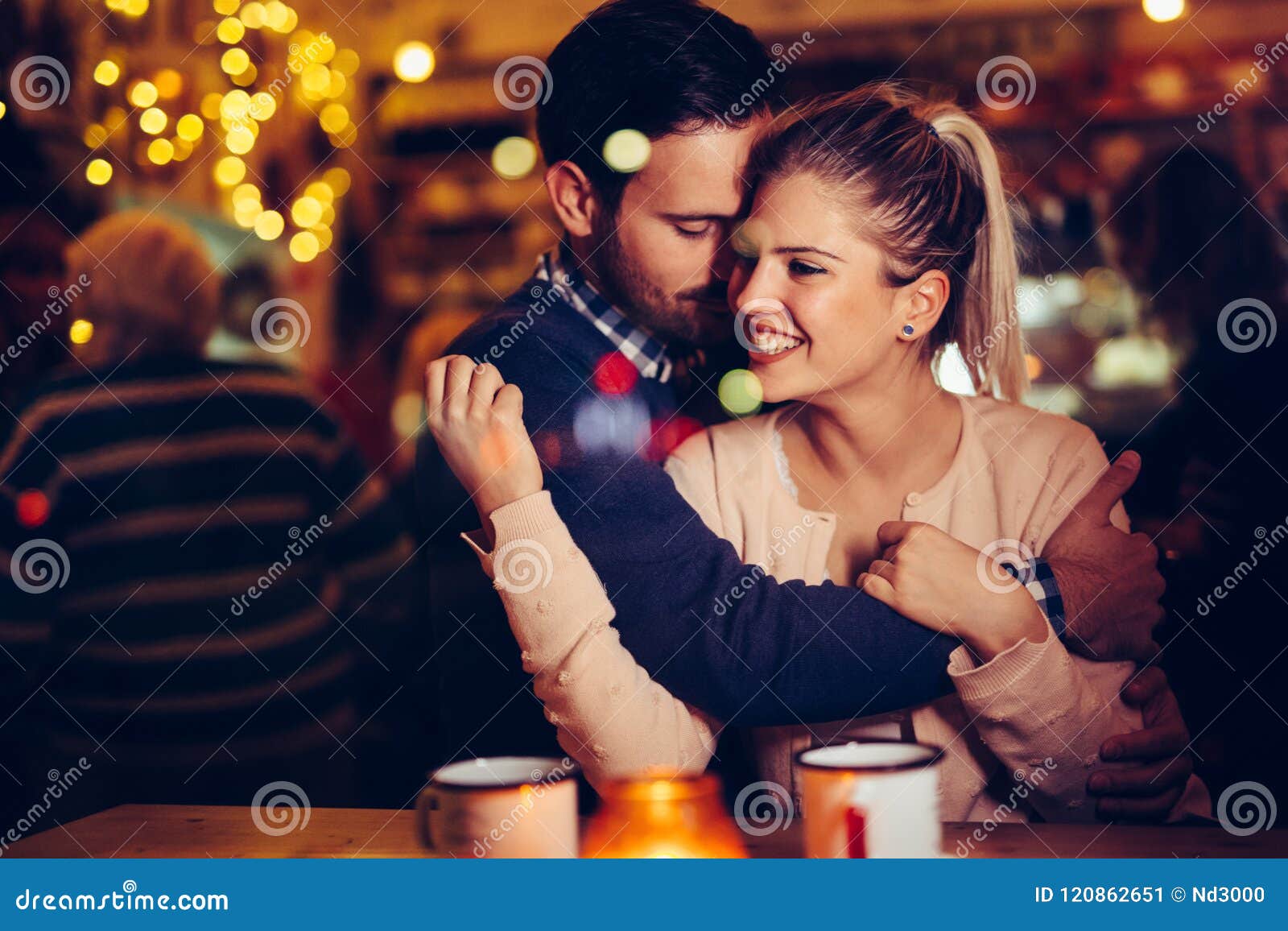 SofiaDate Viewpoint: A world of Love in hand